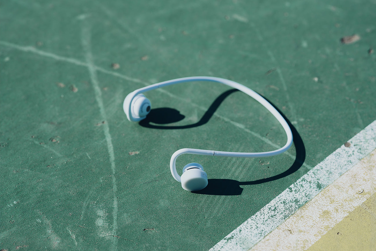 nwm GO ワイヤレスイヤホン ホワイト nwm GO - Wireless On-Ear Speakers (Neckband) | nwm